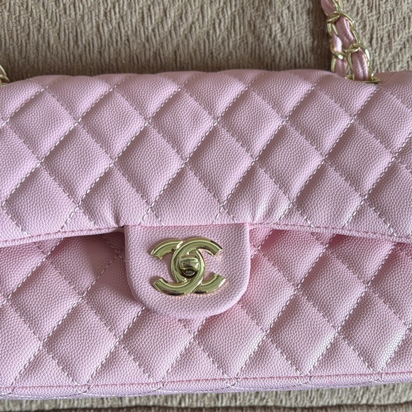 Brand New!  Light Pink Quilted Shoulder Bag - Picture 2 of 5